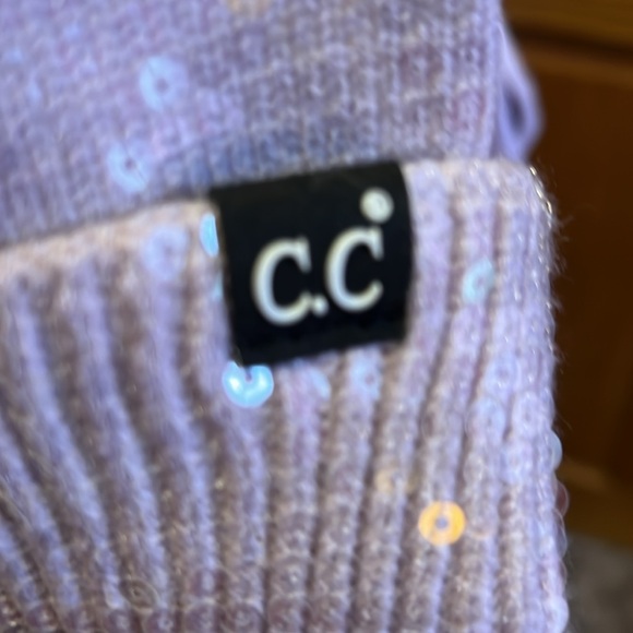 C.C lilac color hat with pom-pom - Picture 3 of 4